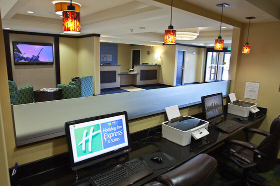 Holiday Inn Express And Suites Detroit North-Troy By Ihg Exterior foto